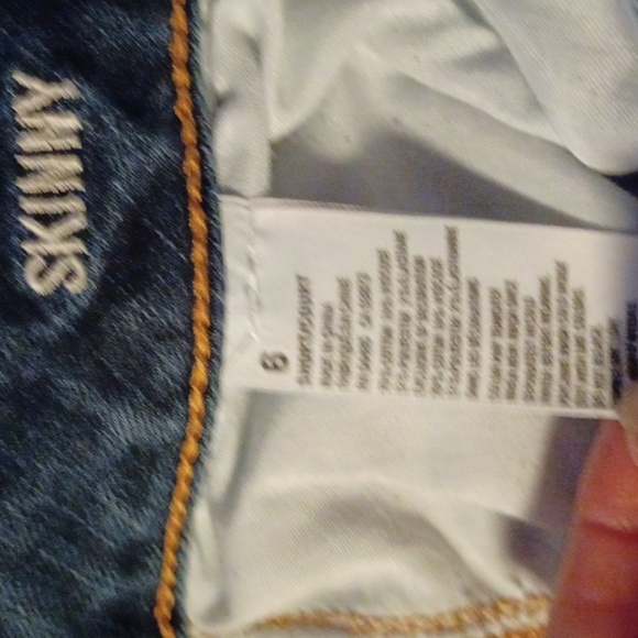 AMERICAN EAGLE JEANS, SUPER STRETCH, SIZE 6 SHORT. - Picture 7 of 8